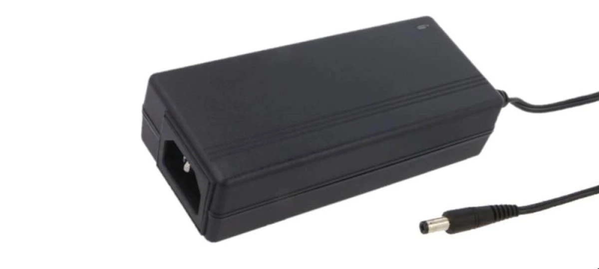 POSC15400D‑C14 Zasilacz Desktop 60W 15V 4A z wtykiem DC ‑ 5.5×2.1mm